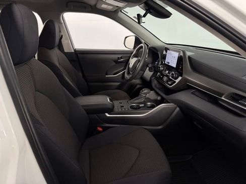 Used 2023 Toyota Highlander L image 12