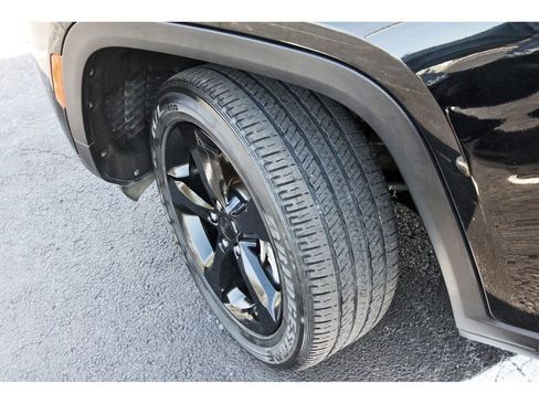 Used 2023 Jeep Grand Cherokee L Altitude image 36