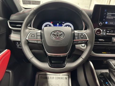 Used 2025 Toyota Highlander XSE image 18