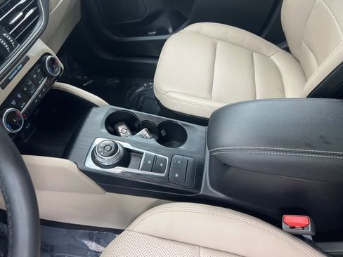 Used 2022 Ford Escape SEL image 15