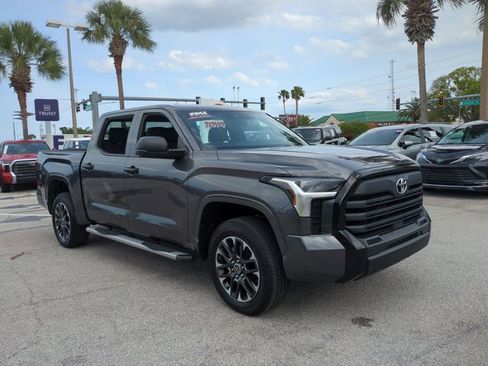Used 2025 Toyota Tundra SR w/ SR Tow Package AWD/4WD image 4