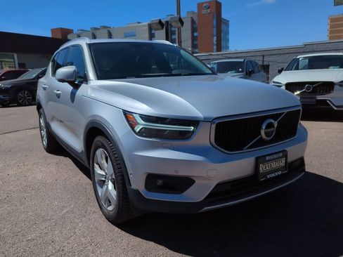 Used 2019 Volvo XC40 T5 Momentum AWD/4WD image 1