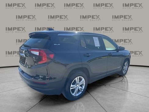Used 2024 GMC Terrain SLE image 5