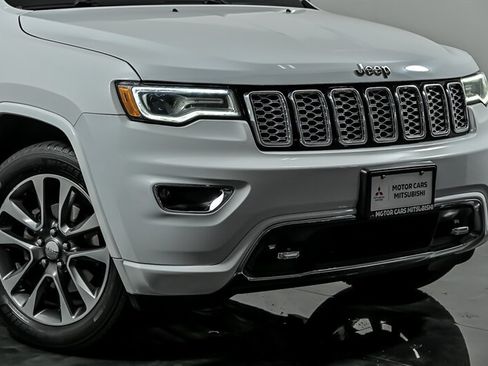 Used 2017 Jeep Grand Cherokee Overland AWD/4WD image 2