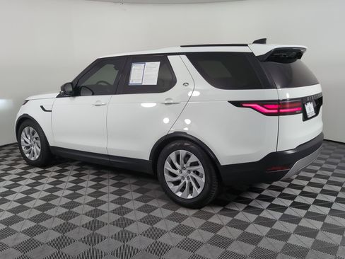 Used 2025 Land Rover Discovery S image 2