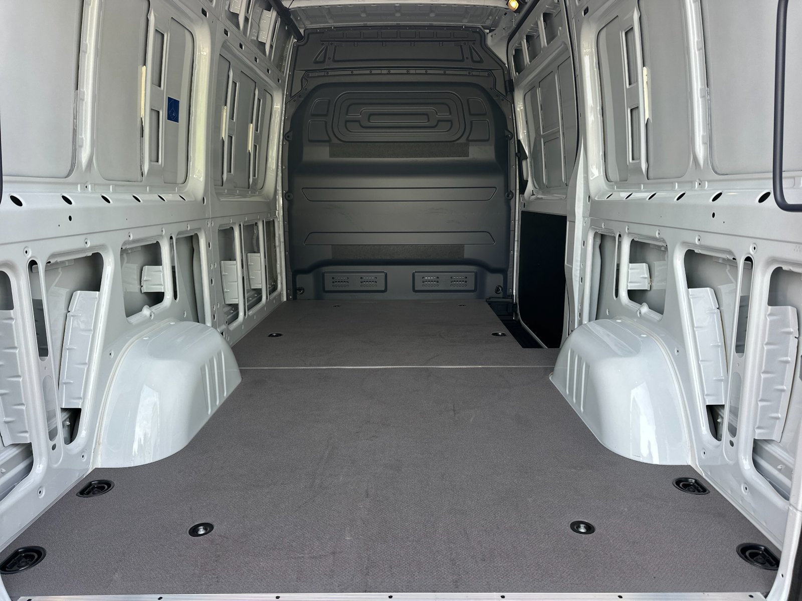 Used 2025 Mercedes-Benz Sprinter 2500 image 14