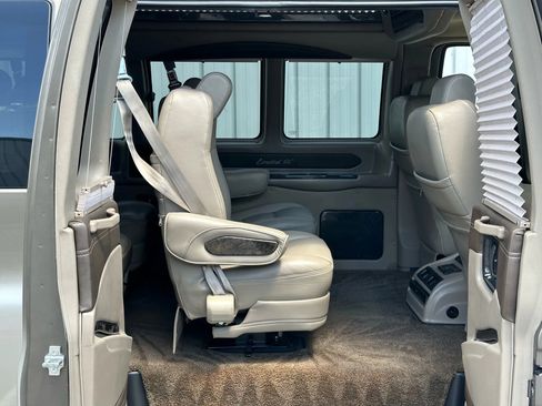 Used 2015 Chevrolet Express 2500 Extended Van 3D image 16