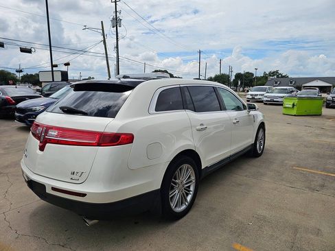 Used 2013 Lincoln MKT AWD image 4