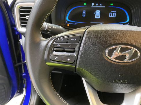 Used 2025 Hyundai Venue SEL FWD image 31