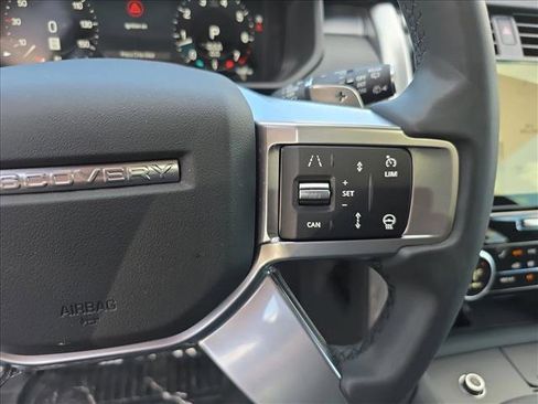 Used 2025 Land Rover Discovery Dynamic SE image 19