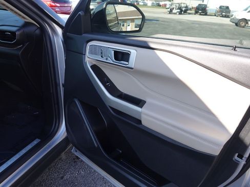 Used 2022 Ford Explorer Limited w/ Equipment Group 301A image 33