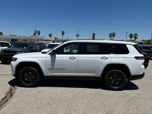 New 2026 Jeep Grand Cherokee L 2WD image 3