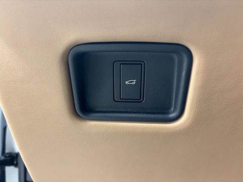 Used 2023 Land Rover Range Rover Long Wheelbase SE image 22