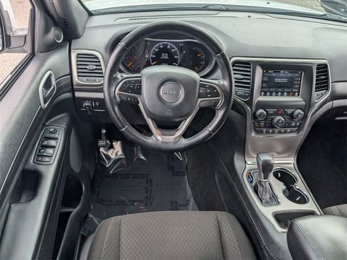 Used 2021 Jeep Grand Cherokee Laredo image 13