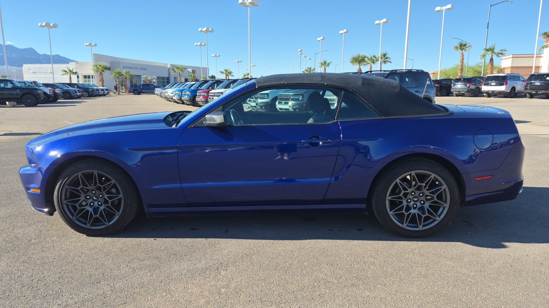 Used 2013 Ford Mustang Convertible RWD image 6