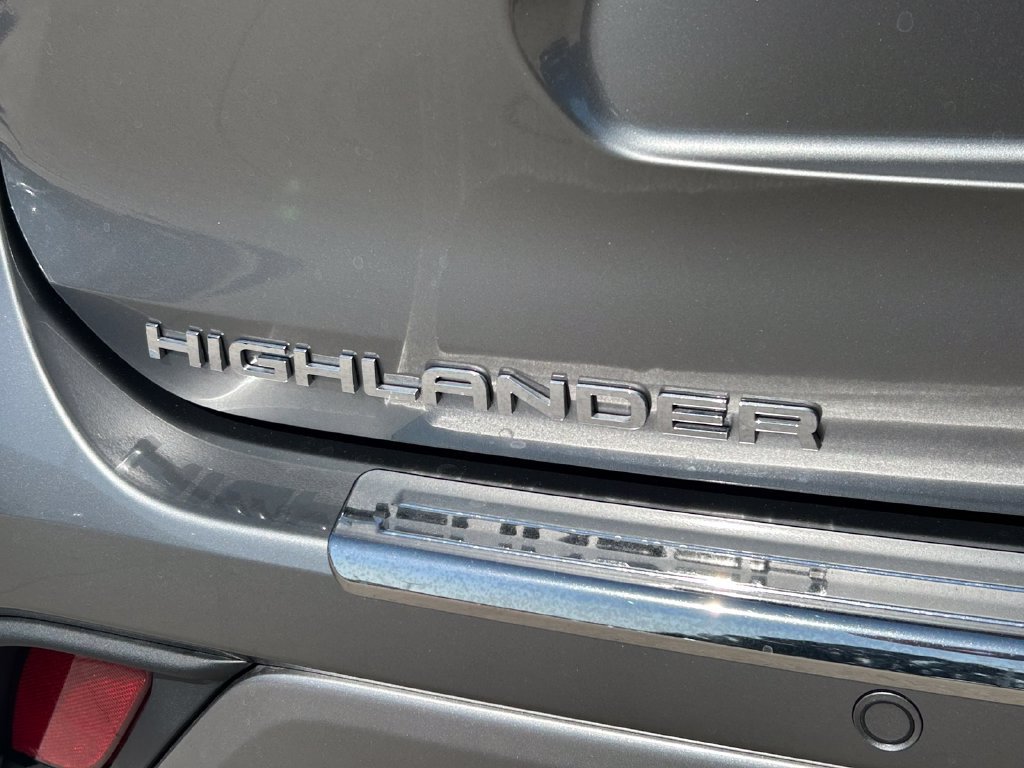 Certified 2026 Toyota Highlander Platinum AWD/4WD image 13