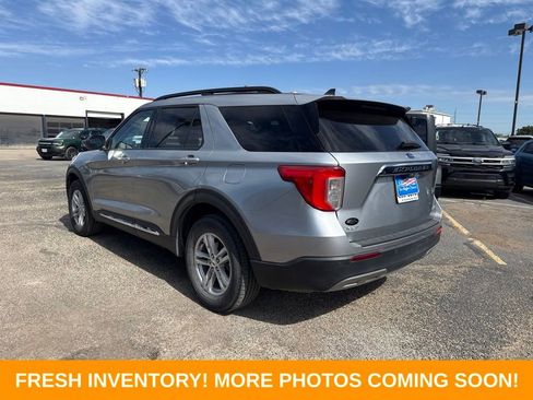 Used 2022 Ford Explorer XLT w/ Equipment Group 202A AWD/4WD image 4