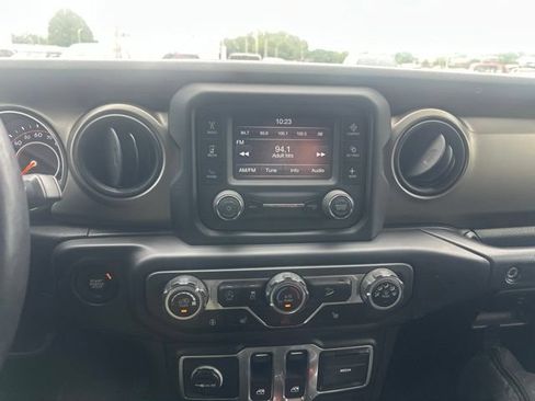 Used 2018 Jeep Wrangler Sport AWD/4WD image 13