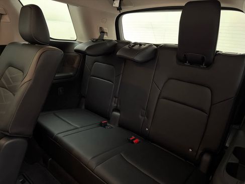 Used 2025 Nissan Pathfinder Platinum w/ Cargo Package image 17