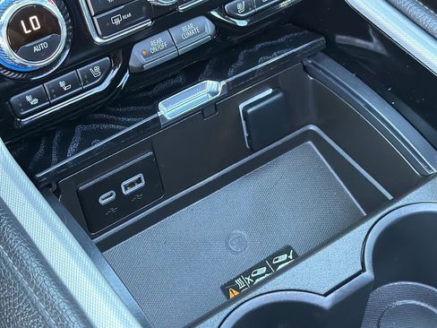 Used 2022 GMC Yukon Denali image 33