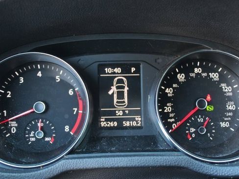 Used 2018 Volkswagen Passat 3.6 image 9