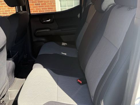 Used 2020 Toyota Tacoma TRD Sport AWD/4WD image 16