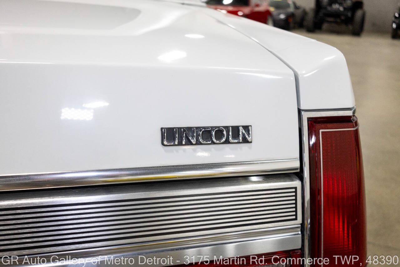 Used 1989 Lincoln Town Car Signature RWD image 39
