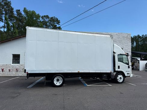 Used 2019 Isuzu NPR image 16