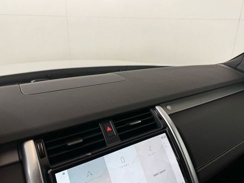 New 2026 Land Rover Discovery Dynamic SE image 30