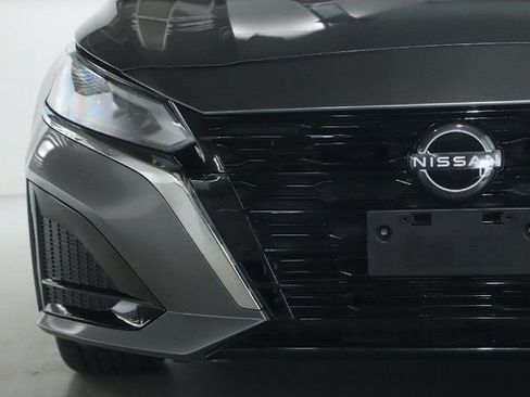 Used 2024 Nissan Altima 2.5 SV w/ SV Premium Package AWD/4WD image 6
