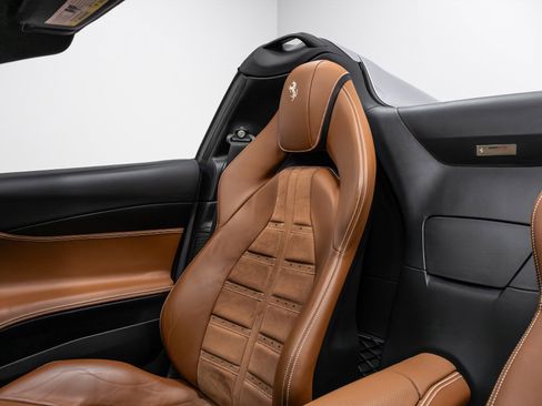 Used 2021 Ferrari 812 GTS image 15