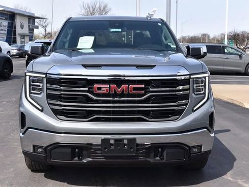 Used 2025 GMC Sierra 1500 SLT image 4