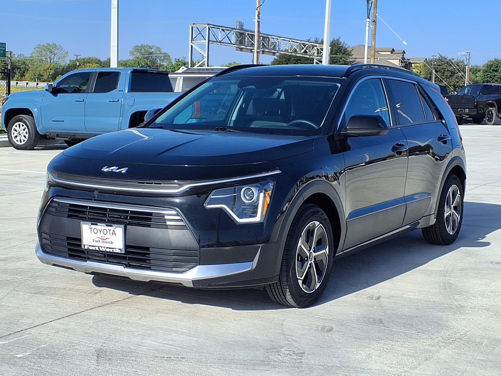 Used 2025 Kia Niro LX FWD image 3