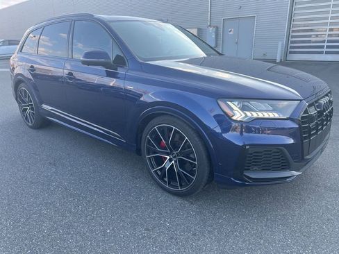 Certified 2024 Audi Q7 3.0T Prestige image 3