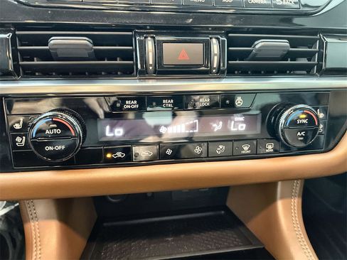 Used 2023 Nissan Pathfinder Platinum image 17