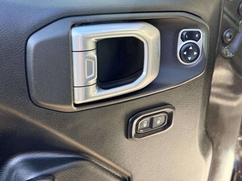 Used 2019 Jeep Wrangler Unlimited Rubicon w/ Cold Weather Group image 12