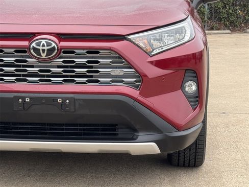 Used 2021 Toyota RAV4 Limited image 8