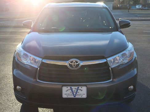 Used 2014 Toyota Highlander XLE image 12