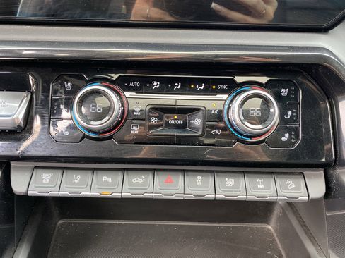 Used 2024 GMC Sierra 2500 AT4X image 67