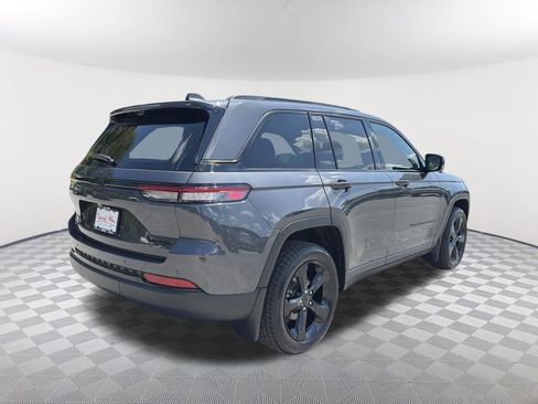 Used 2025 Jeep Grand Cherokee Limited w/ Luxury Tech Group II RWD image 6