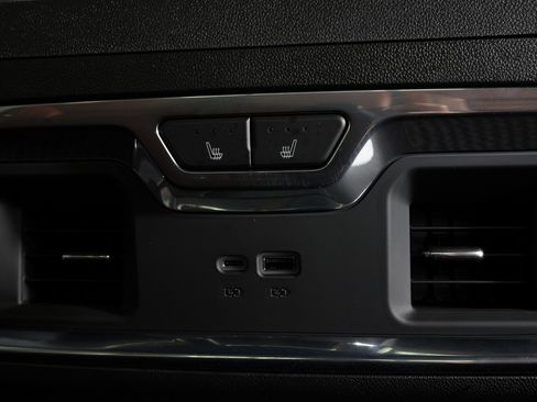 Used 2025 GMC Sierra 3500 Denali Ultimate image 12