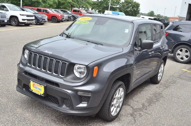 Used 2023 Jeep Renegade Latitude AWD/4WD image 4