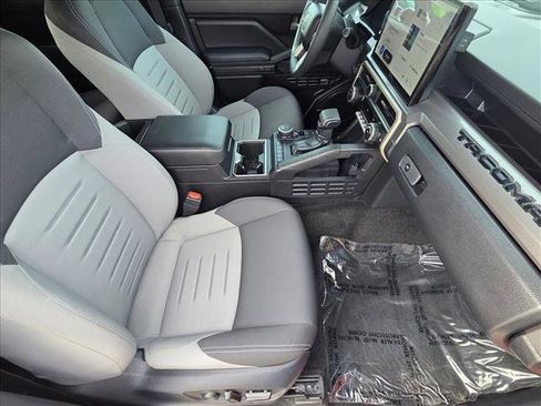 Used 2024 Toyota Tacoma TRD Sport image 19