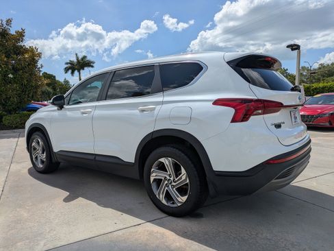 Used 2021 Hyundai Santa Fe SE FWD image 4