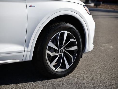 Certified 2025 Audi Q5 2.0T Premium Plus w/ Premium Plus Package image 5