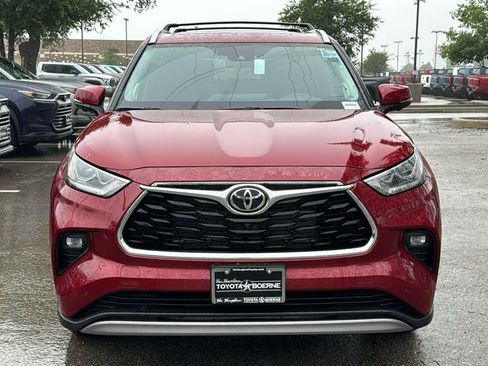 New 2026 Toyota Highlander Platinum AWD/4WD image 2