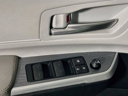 Certified 2025 Toyota Sienna XLE FWD image 16