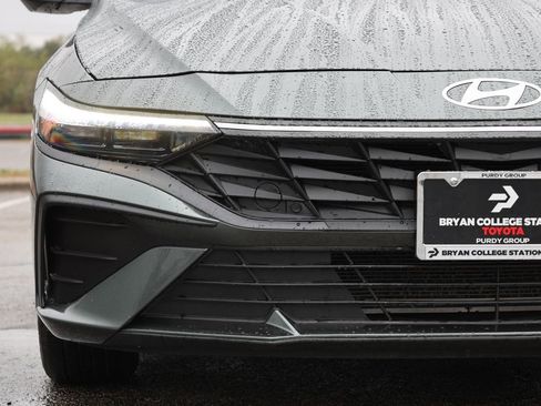 Used 2024 Hyundai Elantra SEL image 4