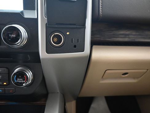 Used 2018 Ford F150 Lariat w/ Equipment Group 502A Luxury image 20