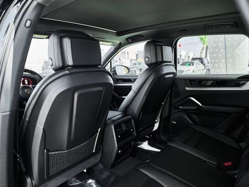 Used 2024 Porsche Cayenne AWD/4WD image 20